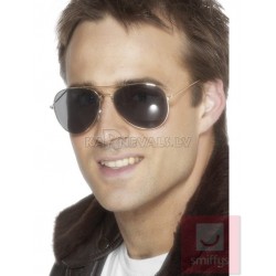 Pilota  brilles ar tumšiem stikliem un zelta krāsas rāmi