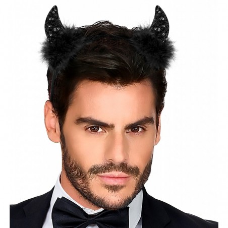 Melnie radziņi ar pūku un vizuļiem 