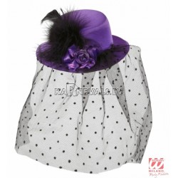 Violēta mini cepure ar punktotu plīvuru, rozi un spalvā